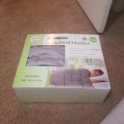Weighted Blanket, New,box turn but never used.