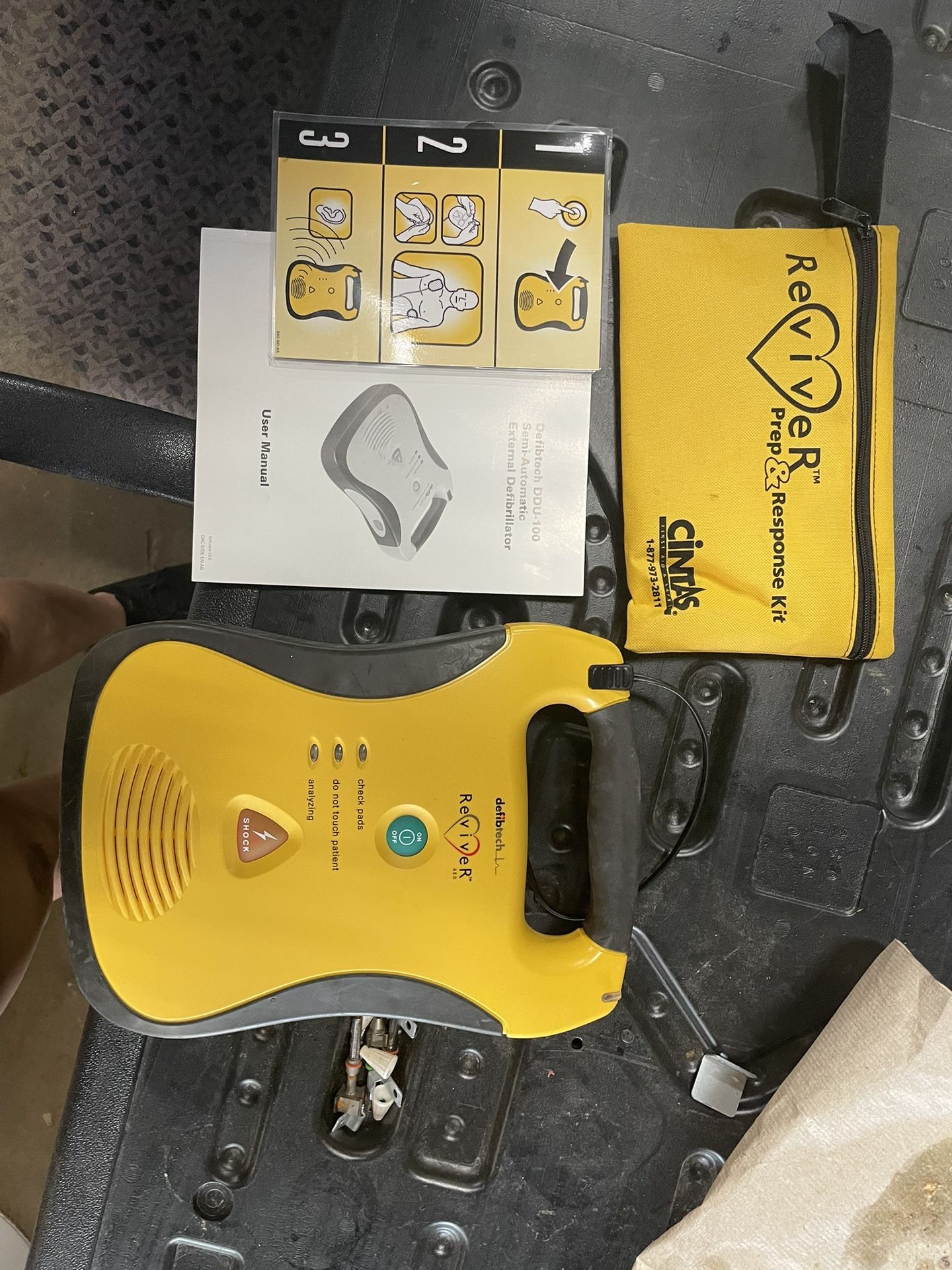 Defibrillator 