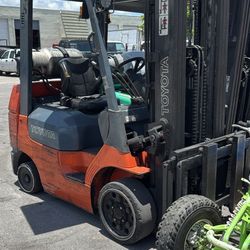 Forklift Toyota 6000 lbs Montacargas 
