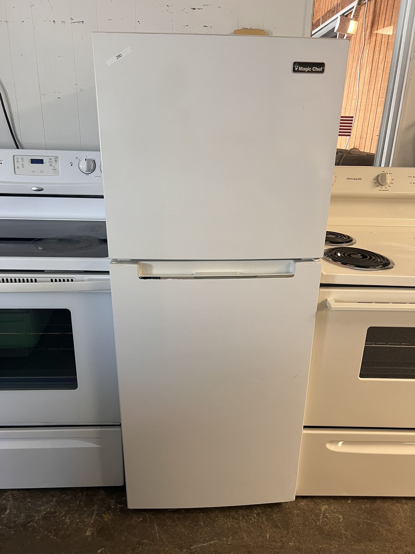 24” Wide Top Freezer Refrigerator Magic Cheff White Used
