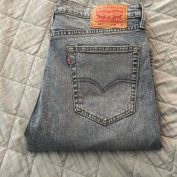 Streetwear Levis Jeans 