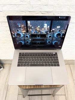 Apple MacBook Pro 💻 15-inch 2.8 GHz i7 16Gb/500 ssd 2017 Retina display