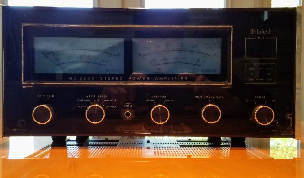 McIntosh 2205 Professional Amplifier (Fantastic Performance!)