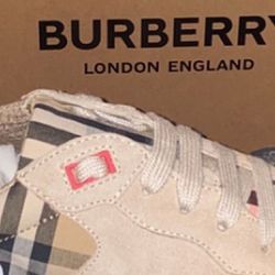 Authentic Burberry Runners Great Condition Size 10(43)