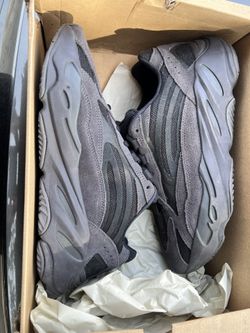 Adidas Yeezy Boost 700 V2 Vanta