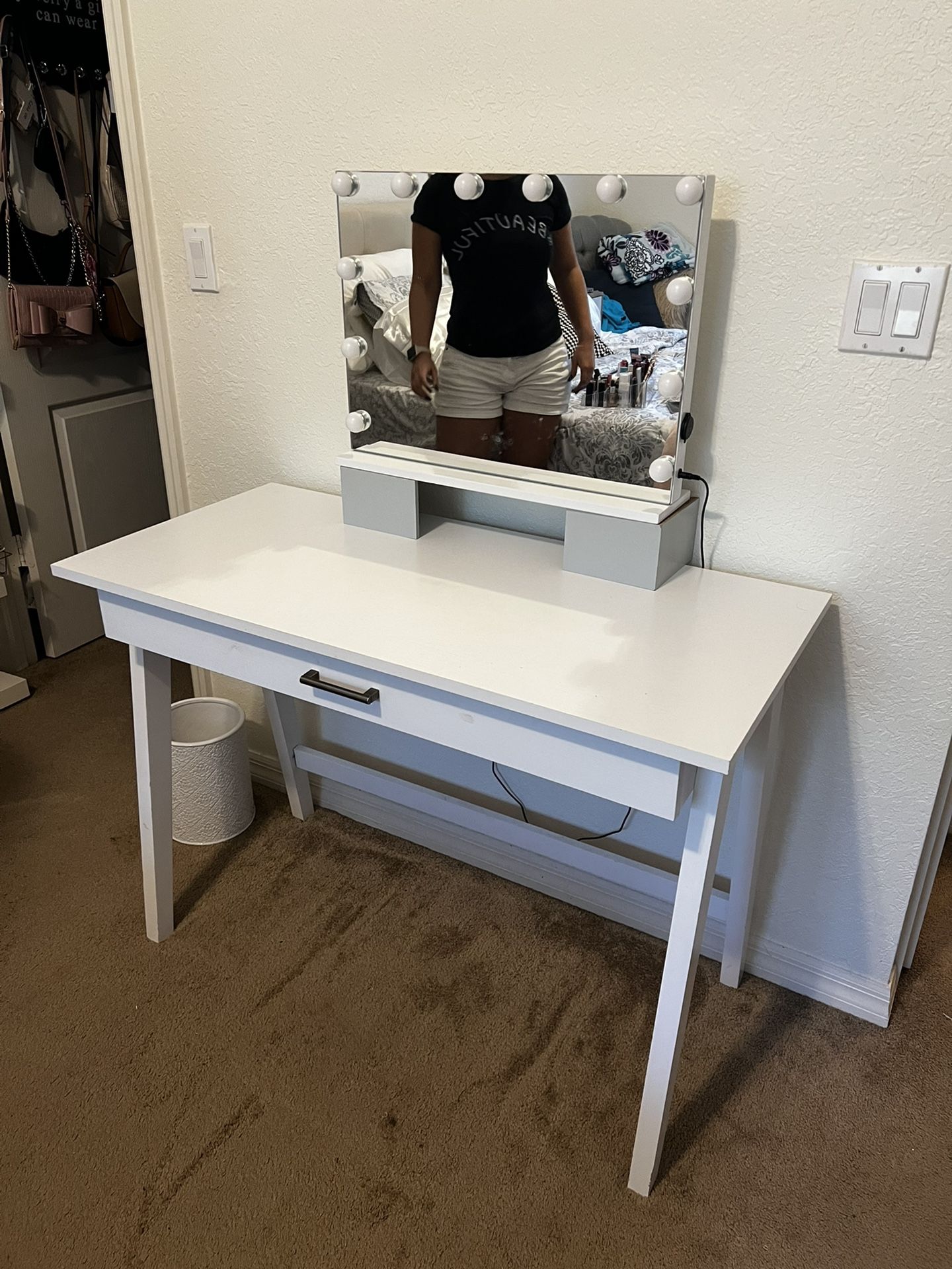 Vanity table 2024 with no mirror