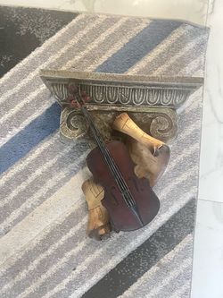 Violin wall and stone-like plaster ornament ornament