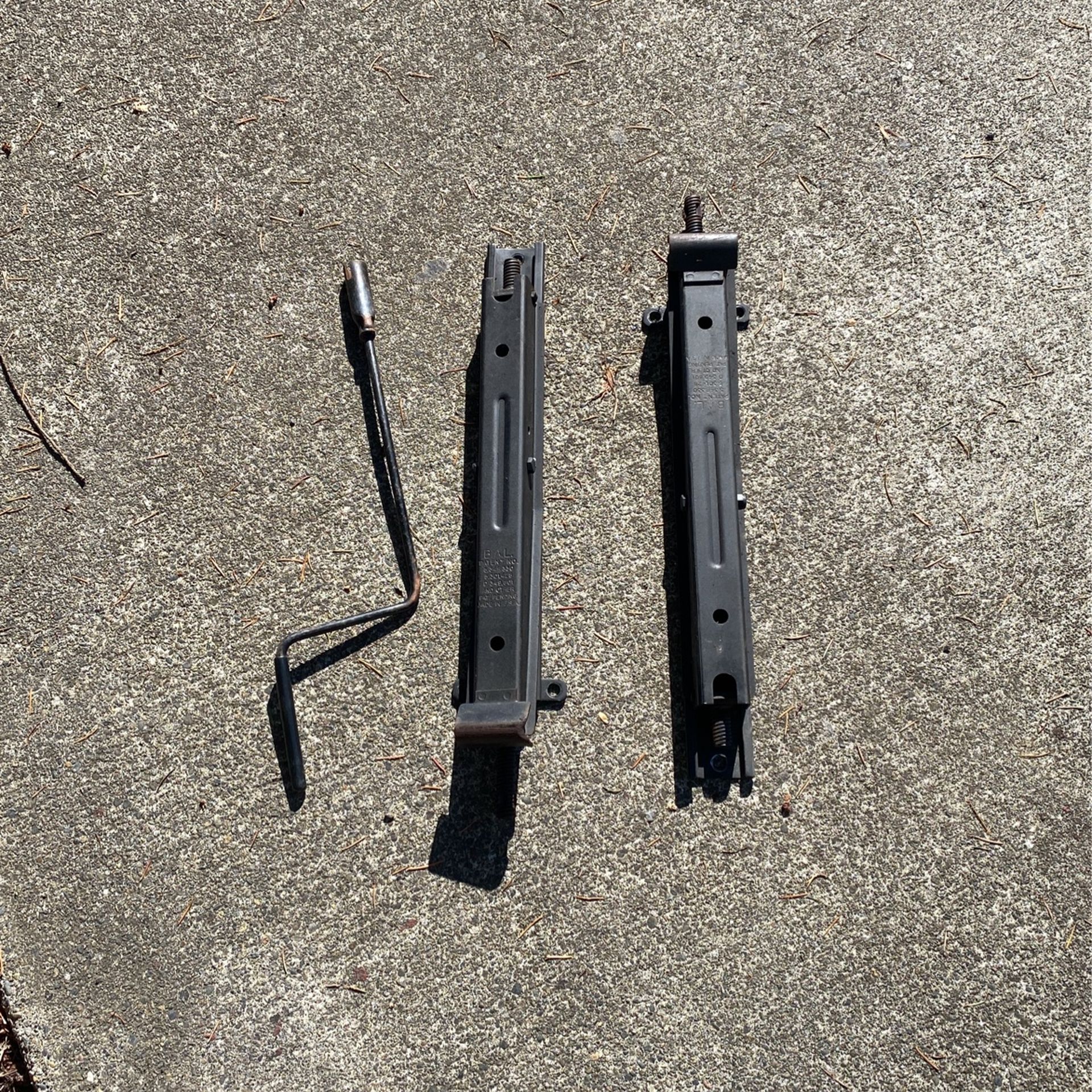 Rv Trailer support jacks - SIEZED