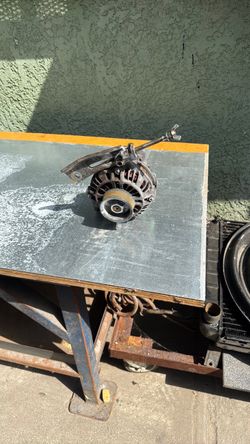 2004 civic  Alternator with Bracket