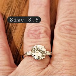 BEAUTIFUL HUGE CZ Set In Sterling Silver Ring Size 8