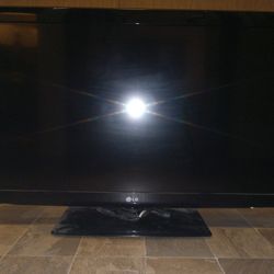42 Flat Screen LG TV