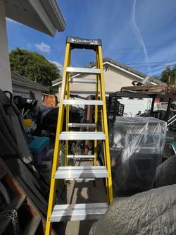 8 Foot Louisville Fiberglass Ladder