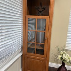 Set Of 2 Display Cabinets with Shelves – Must Go