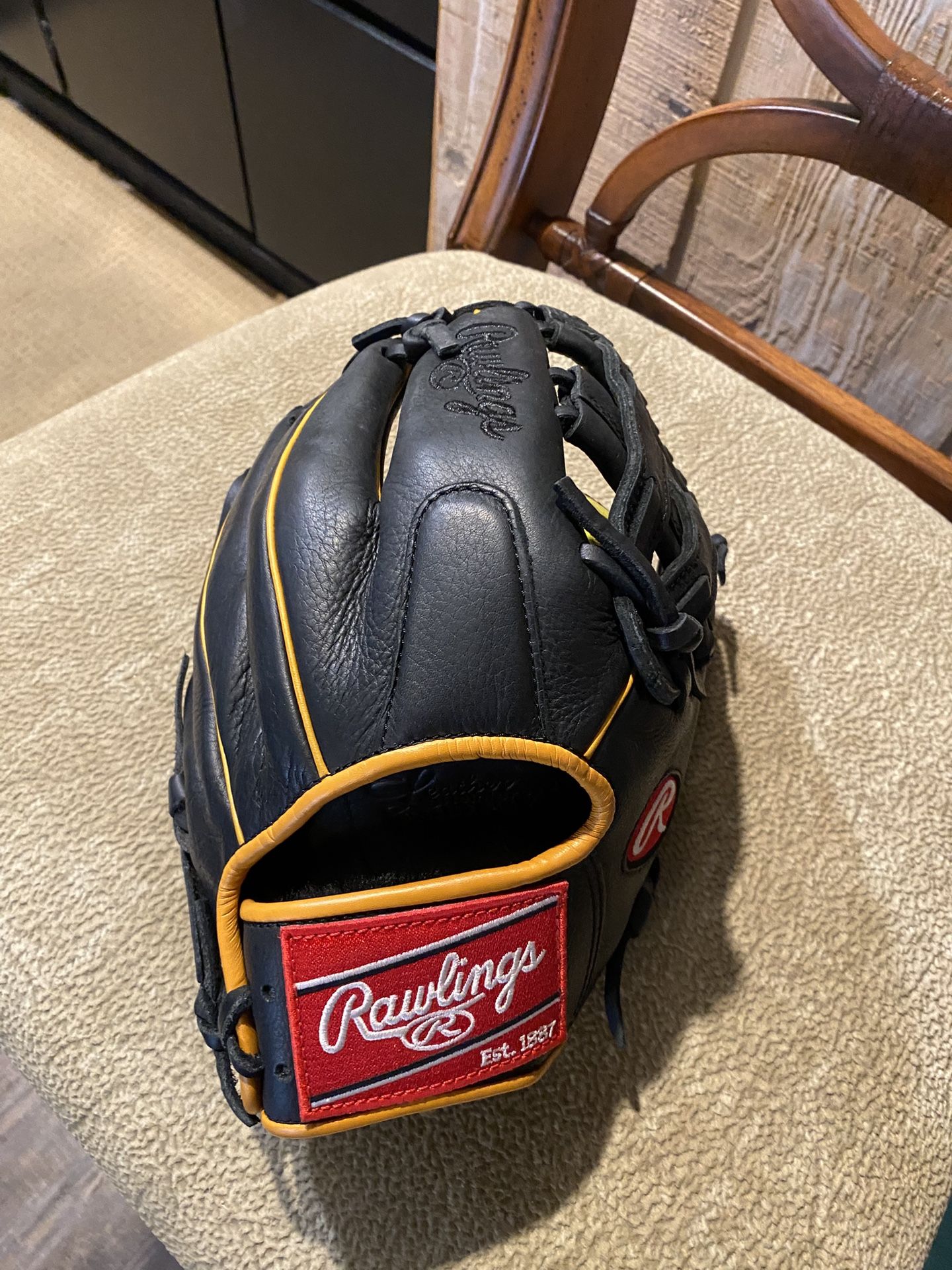 Rawlings Baseball Glove