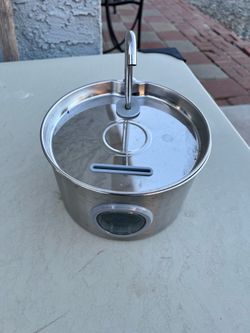Water bowl for cat
