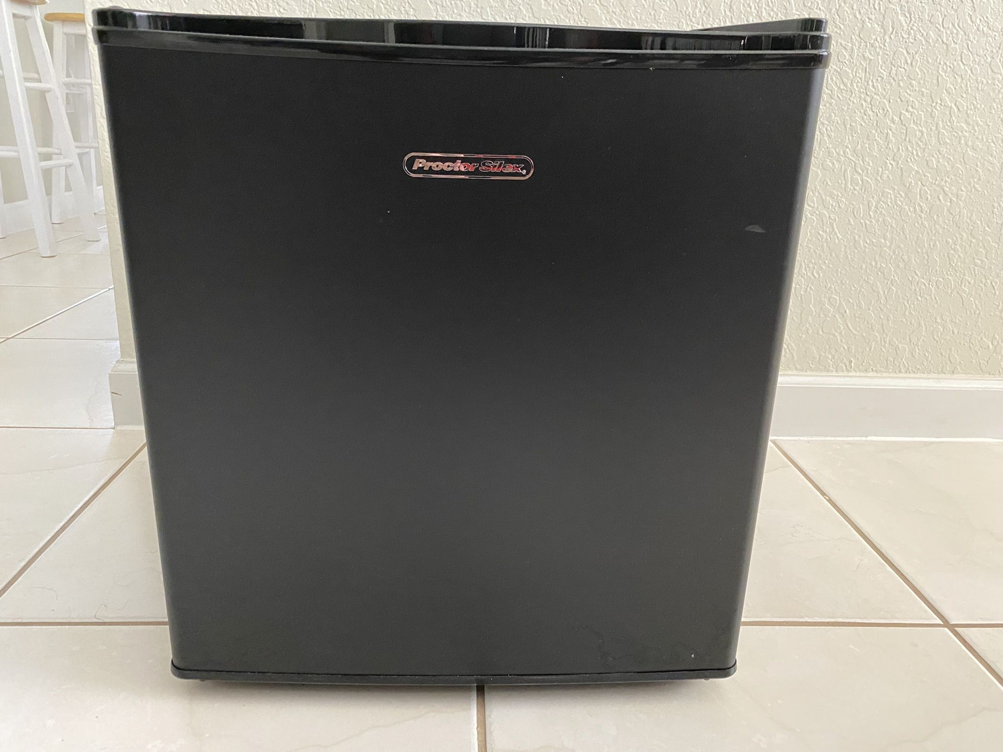 Proctor Silex 1.7 CuFt Mini Fridge