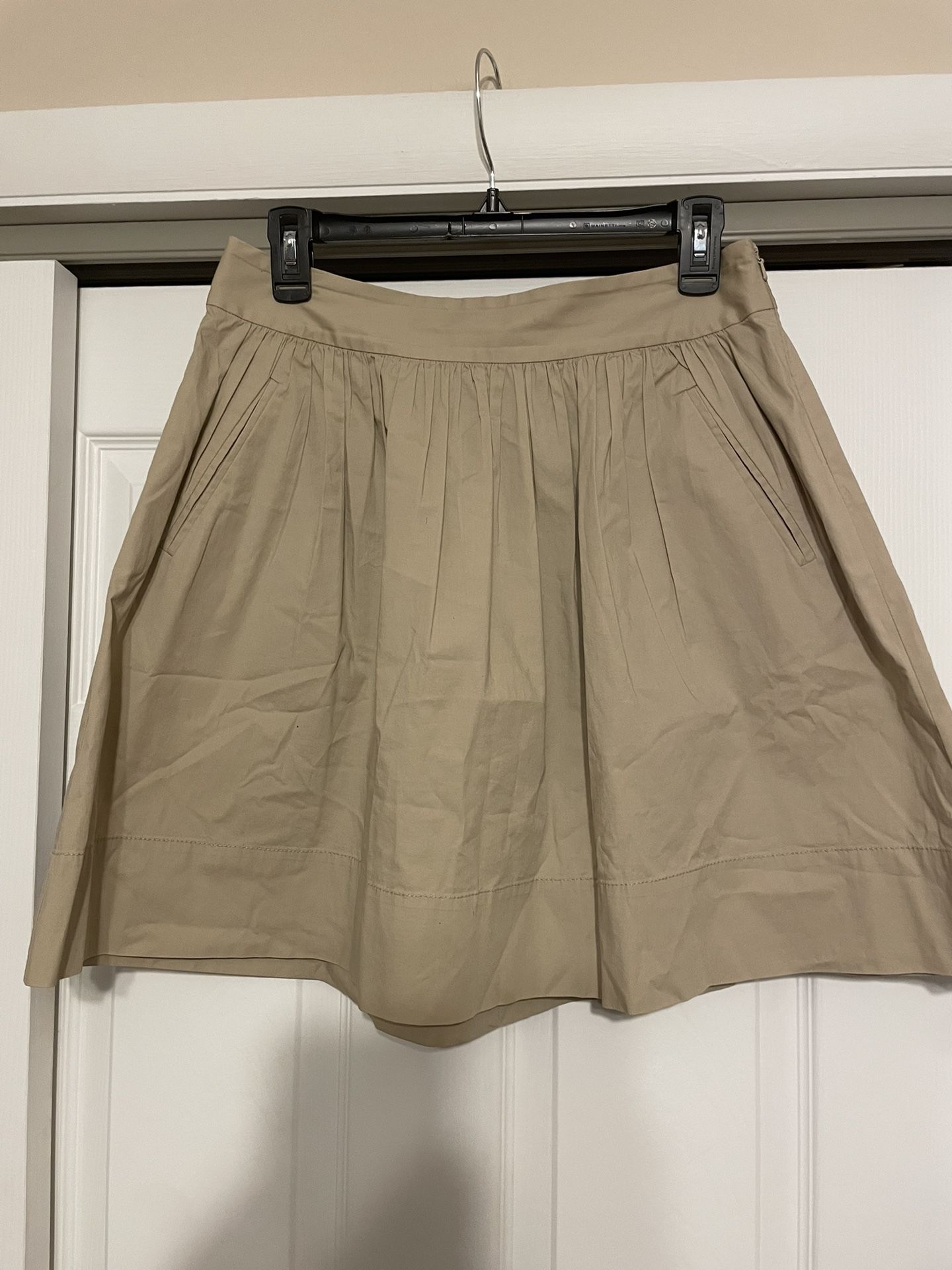 Banana Republic Beige Pleated Skirt - Size 4