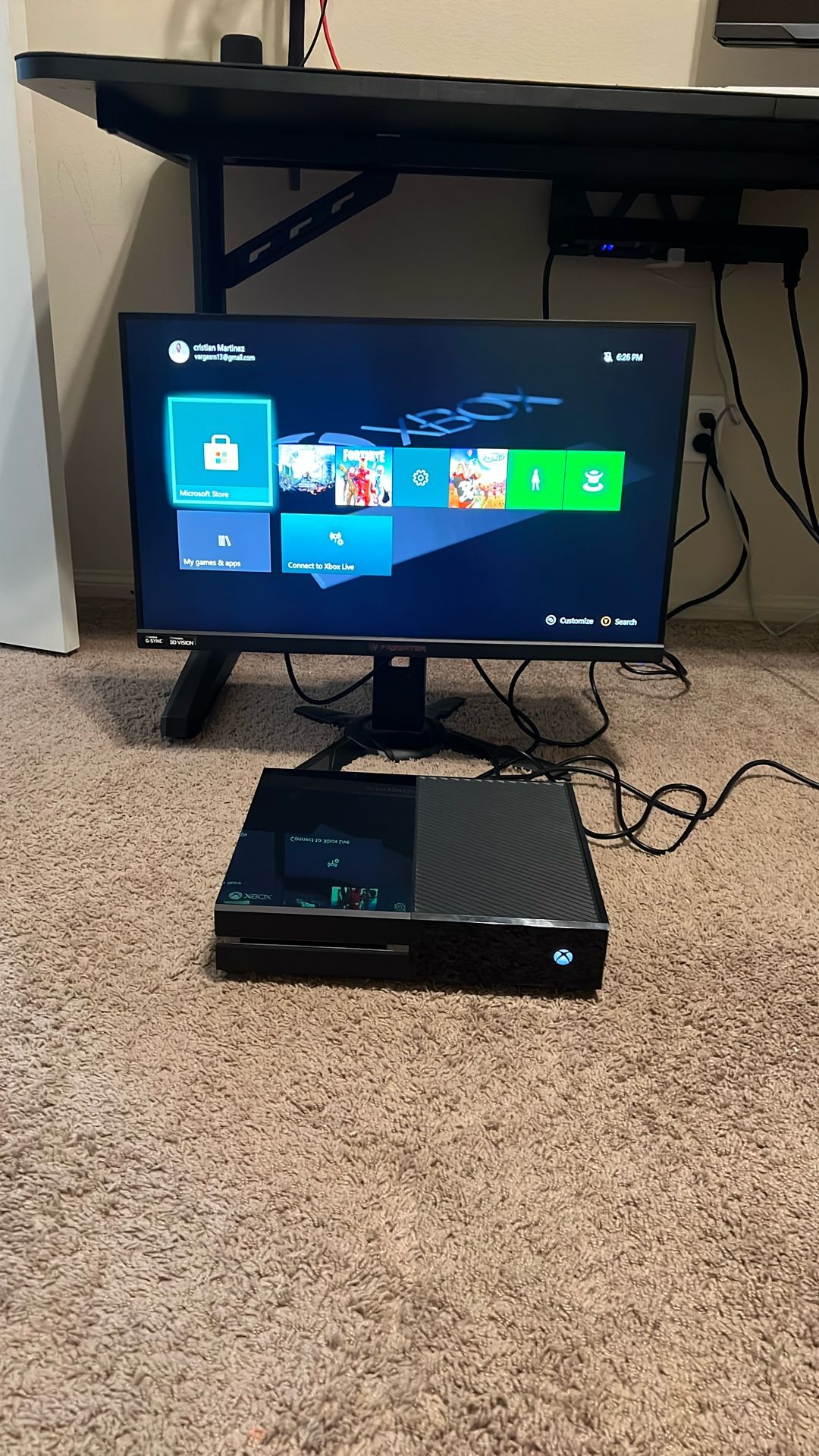 Xbox one, Kinnect, 4 Games, 3 Normal Remotes, 1 Xbox Elite X With Charging Station, 2 Headsets