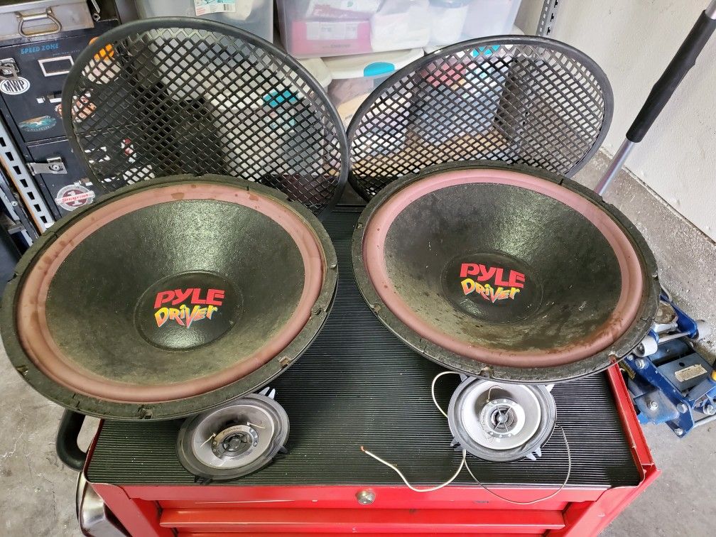 Pile driver 15" Sub wolfers, And brand new Pioneer mid range speakers.