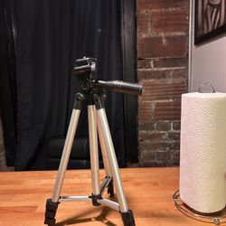 Lightweight Camera/Phone Tripod Stand – Adjustable with Tilt Handle