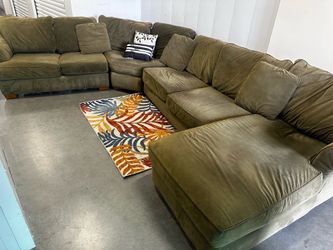 4PC GREEN SECTIONAL COUCH W/ FREE  DELIVERY