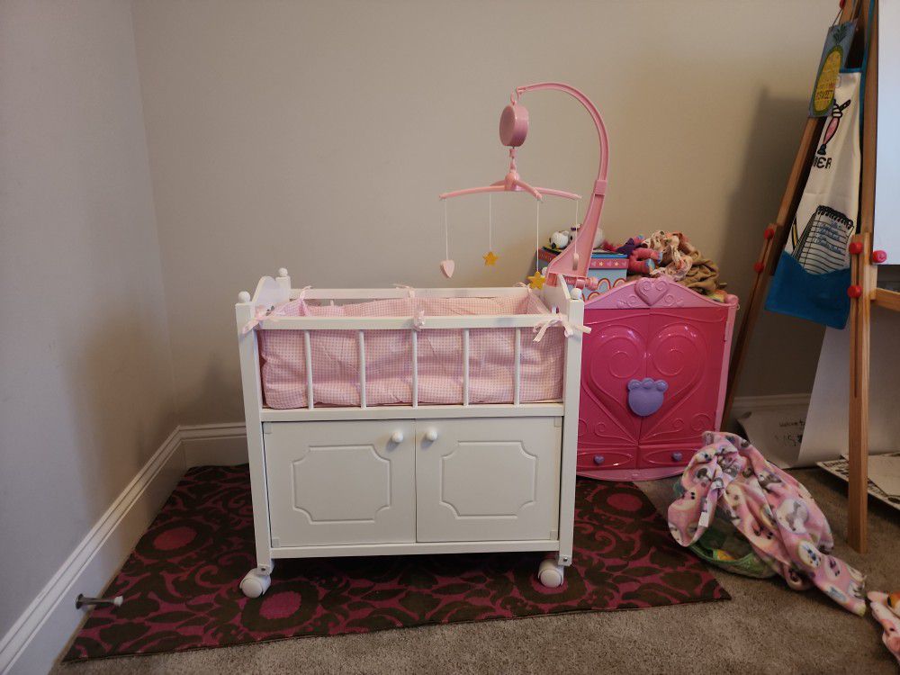 Doll Baby Crib W Working Mobile!
