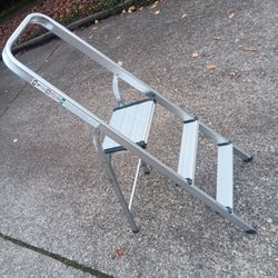 Polder 3 Step Ladder Excellent Con For Pick Up Fremont Sea. No Low Ball Offers Please. No Trades For Pick Up Fremont. No Low Ball/Trades Please 