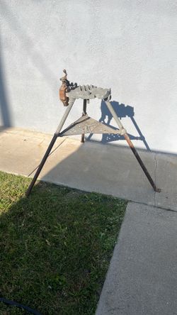 Nye Wayne Portable TriStand Chain Vise with Integral Folding Legs