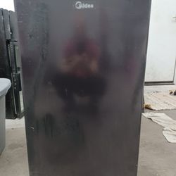 Midea Mini Fridge 