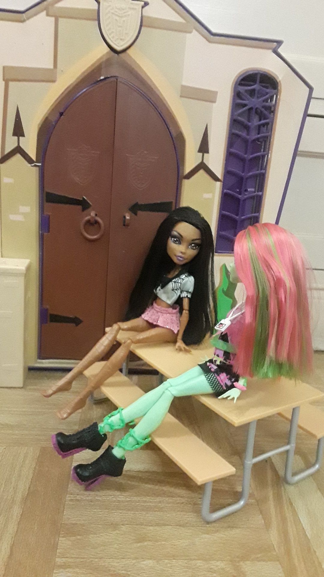 Monster high school with 2 dolls