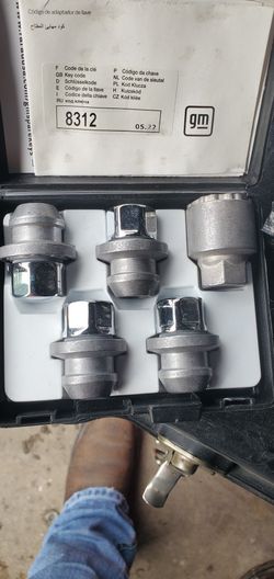 chevy gmc wheel locks