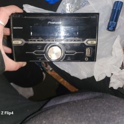 Pioneer CD PLAYER FOR AUTOMOBILES 