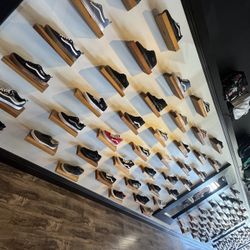 Vans Converse, Adidas, Nike, Wolverine Uggs Reebok Everything Must Go Through Closing 50+70 % Off 