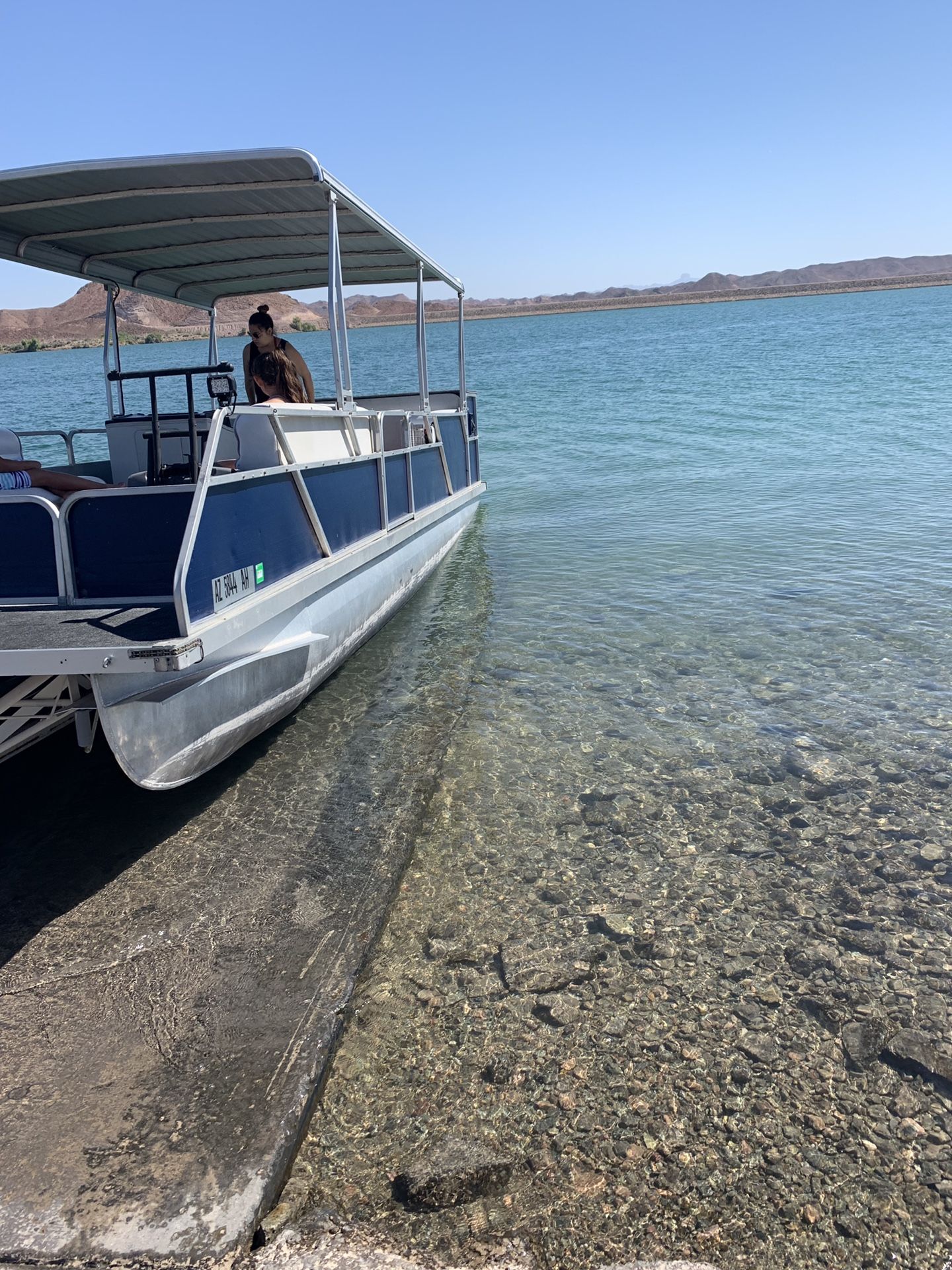 1990 24ft Landou pontoon boat