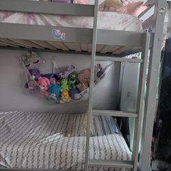 Bunk bed 