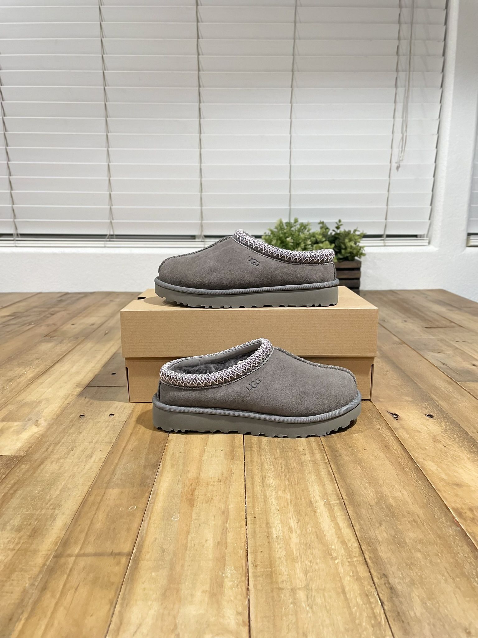 UGG Tasman Slipper Charcoal