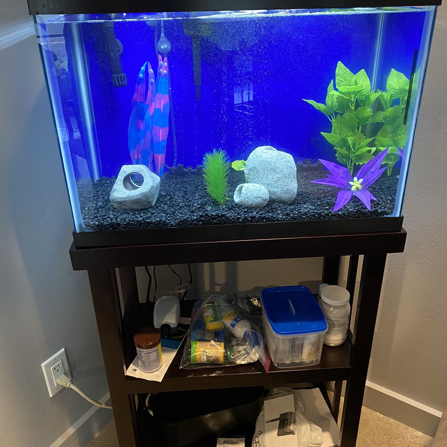 Like New Fish tank/ Stand For Sale
