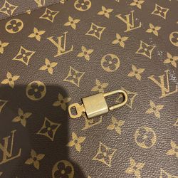 Authentic Louis Vuitton Luggage Pegase Carry on for Sale in Gilbert, AZ -  OfferUp