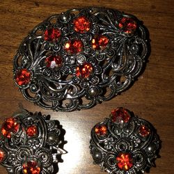 Vintage Brooch and  Clip on Earrings !