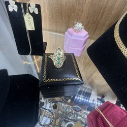 18k gold emerald ring 