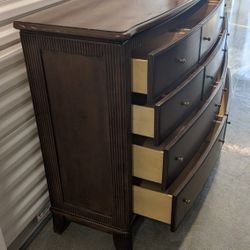 Wood Dresser. Free Delivery 👍