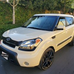 2010 KIA SOUL HATCHBACK