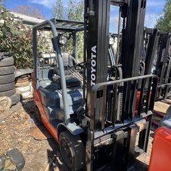 Toyota Forklift 8FGCU30 6,000 LBS LIFT