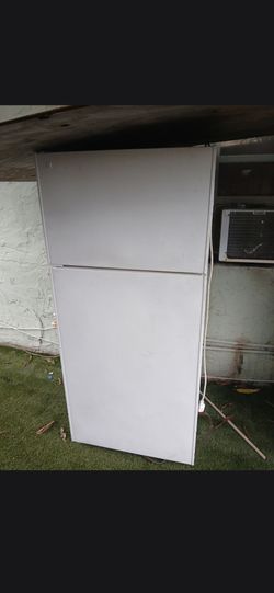 GE working Fridge 28 wx 64 hx 27 d