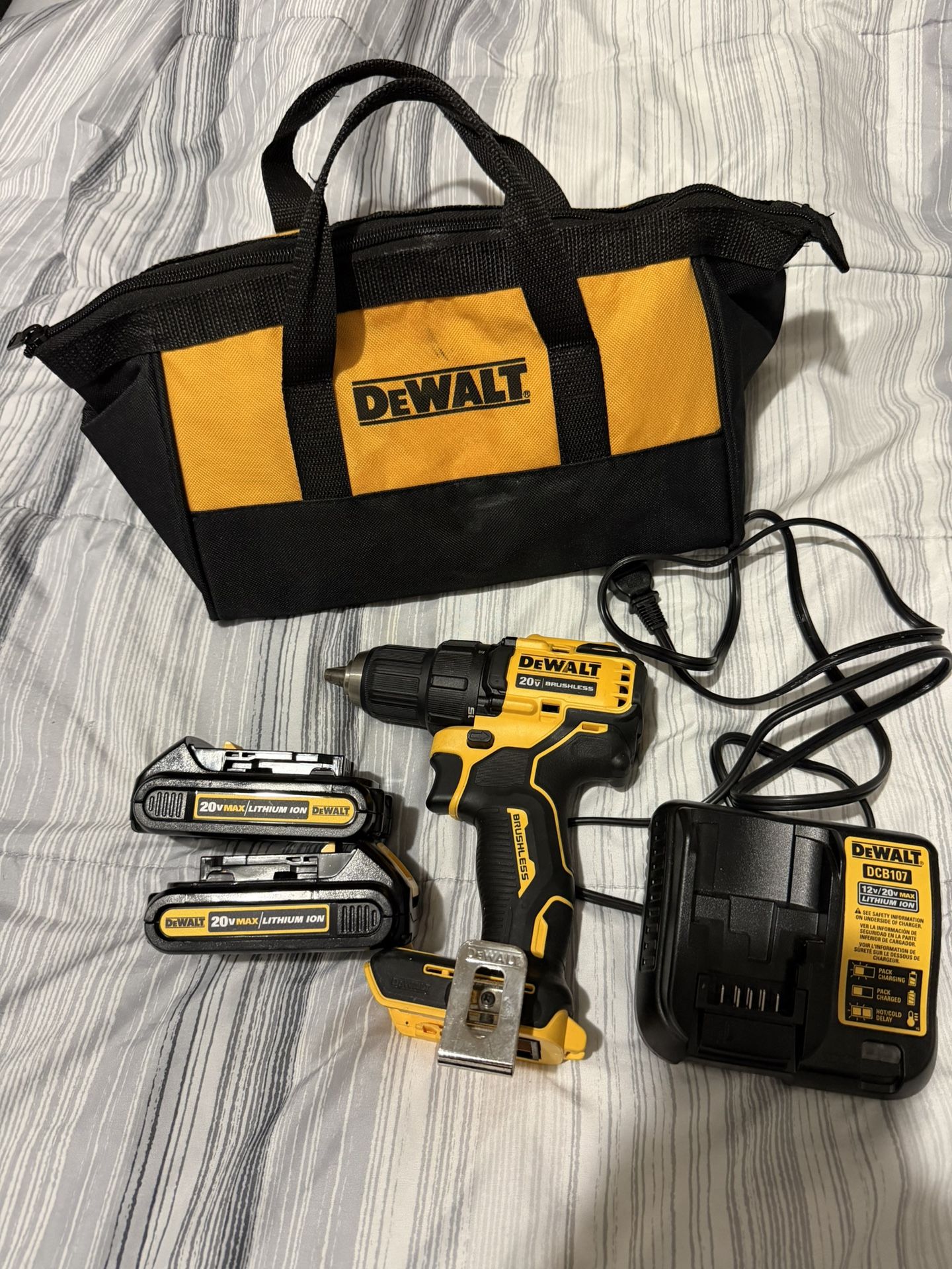 Like New Dewalt Drill Set