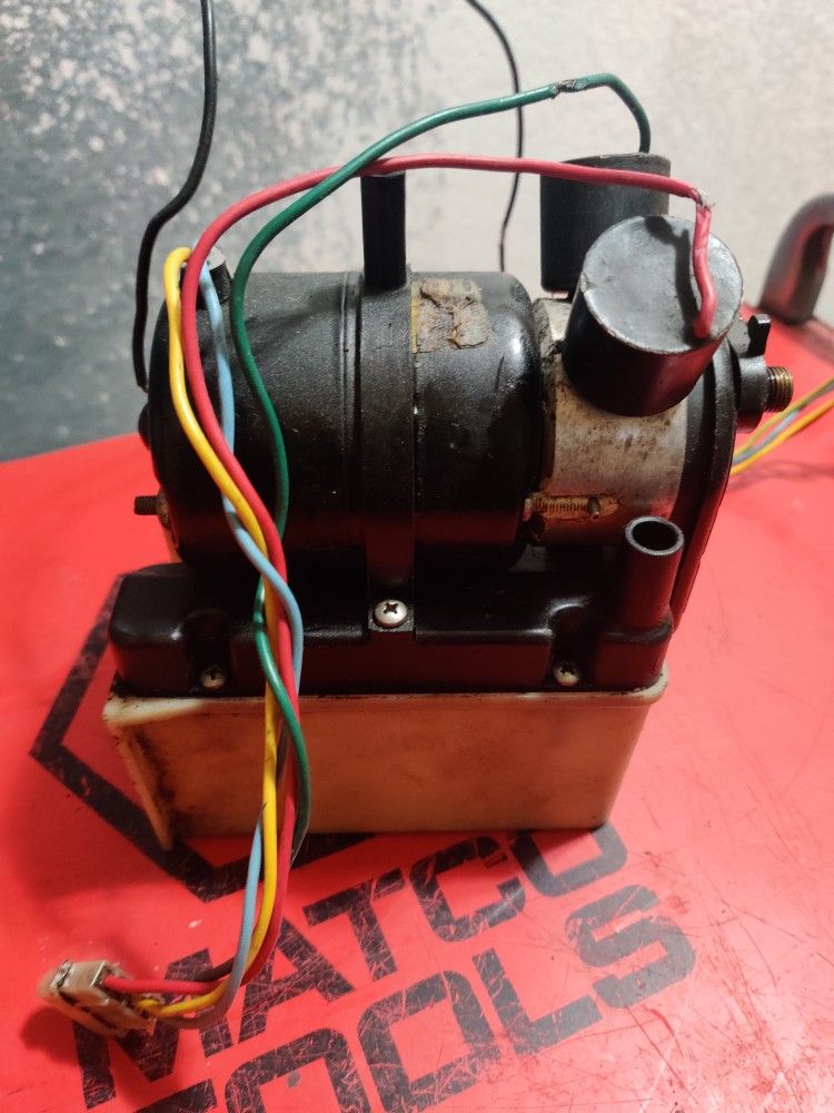Bennett Trim Tab Pump V351