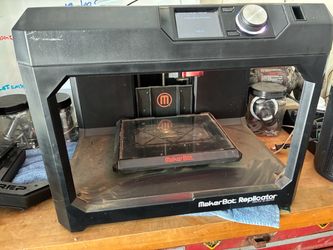 Makerbot replicator 5th generation 3d printer