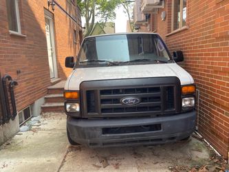 Ford E250 Full-Size Van