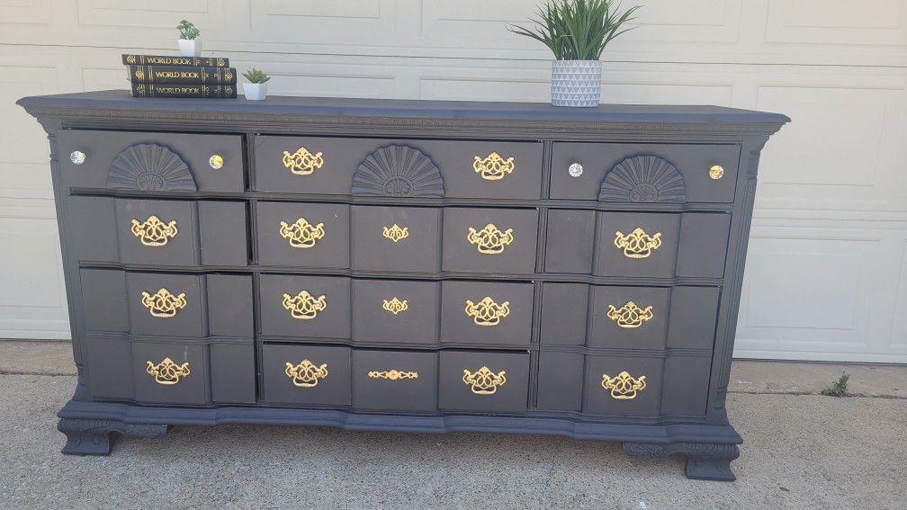 OVERSIZE GRAY TITANIUM 10 DRAWERS  DRESSER WITH GOLD KNOBS .ALL SOLID WOOD. GOOD SHAPE 70X20X37 