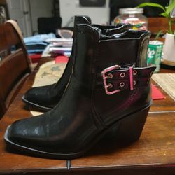 Windsor Buckle Strap Faux Leather Ankle Boots Size 6.5